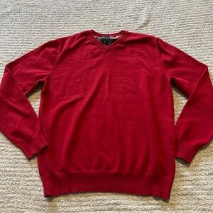 British Khaki Men's V-Neck‎ Sweater in Rich Red Size L